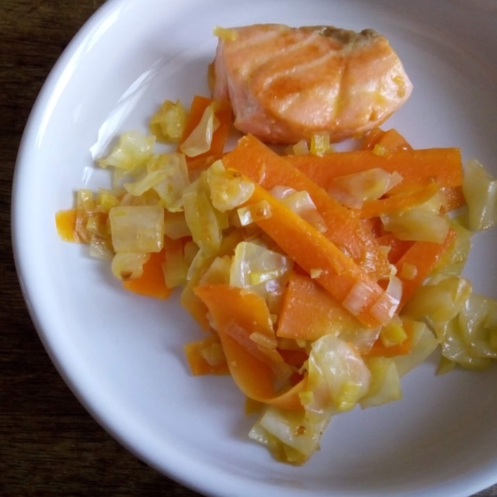 離乳食　幼児食　鮭とキャベツの味噌煮込み